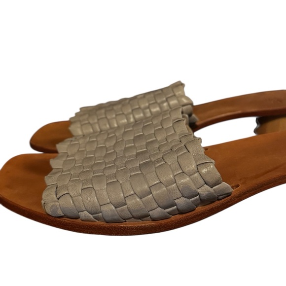 LOQ Woven Slide Sandals - Picture 8 of 13